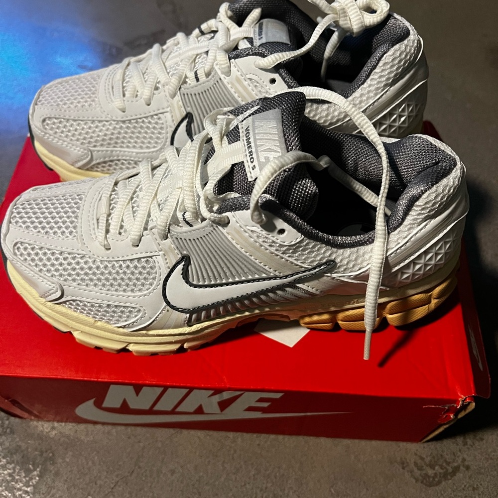 Nike zoom Vomero 5